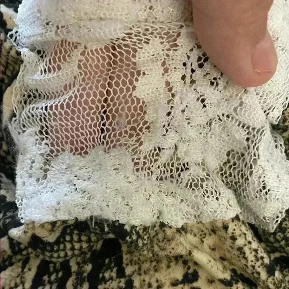 💥🆕 TAKE THE EDGE OFF SNAKESKIN TANK HOLLOW OUT TOP XL 🆕 - Picture 6 of 6